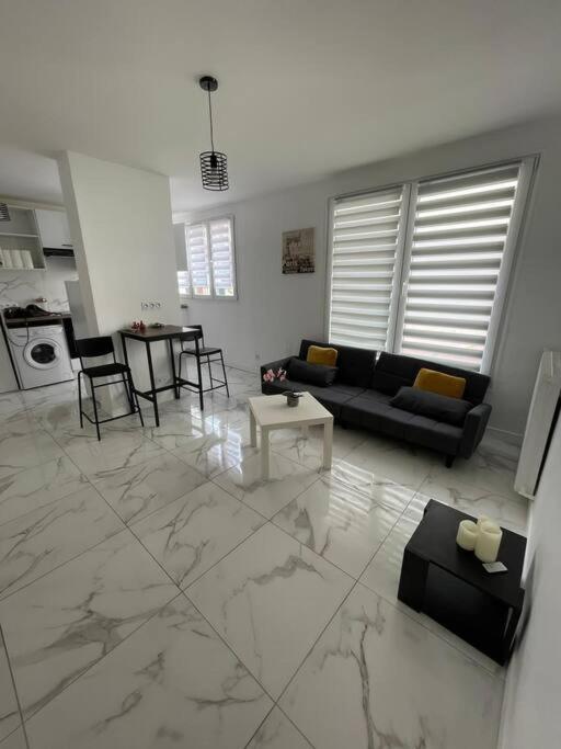 Appartement 2 Pieces, Salon Et Chambre, 44M2 Refait A Neuf Clichy Exterior foto