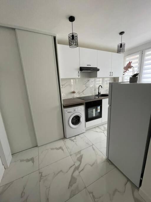 Appartement 2 Pieces, Salon Et Chambre, 44M2 Refait A Neuf Clichy Exterior foto