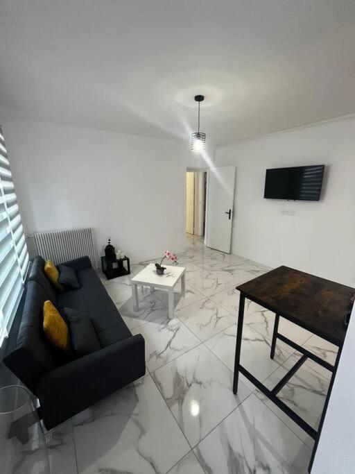 Appartement 2 Pieces, Salon Et Chambre, 44M2 Refait A Neuf Clichy Exterior foto