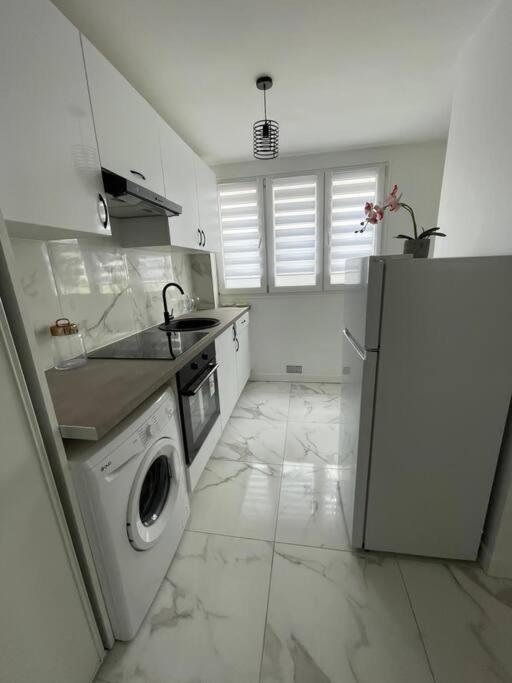 Appartement 2 Pieces, Salon Et Chambre, 44M2 Refait A Neuf Clichy Exterior foto